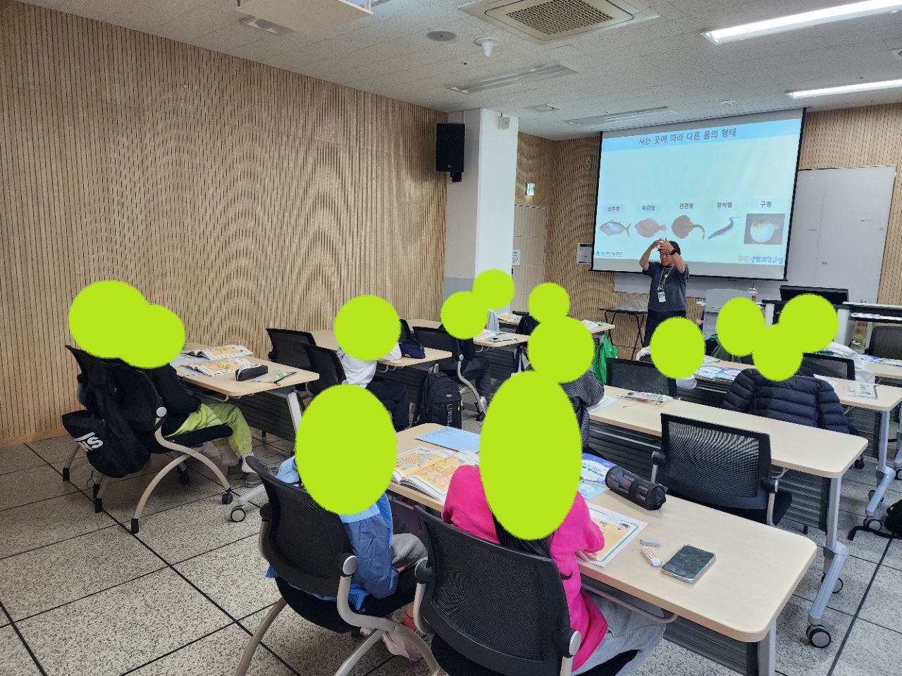 20260421_분포도서관_뼈부터 다른 동물.jpg